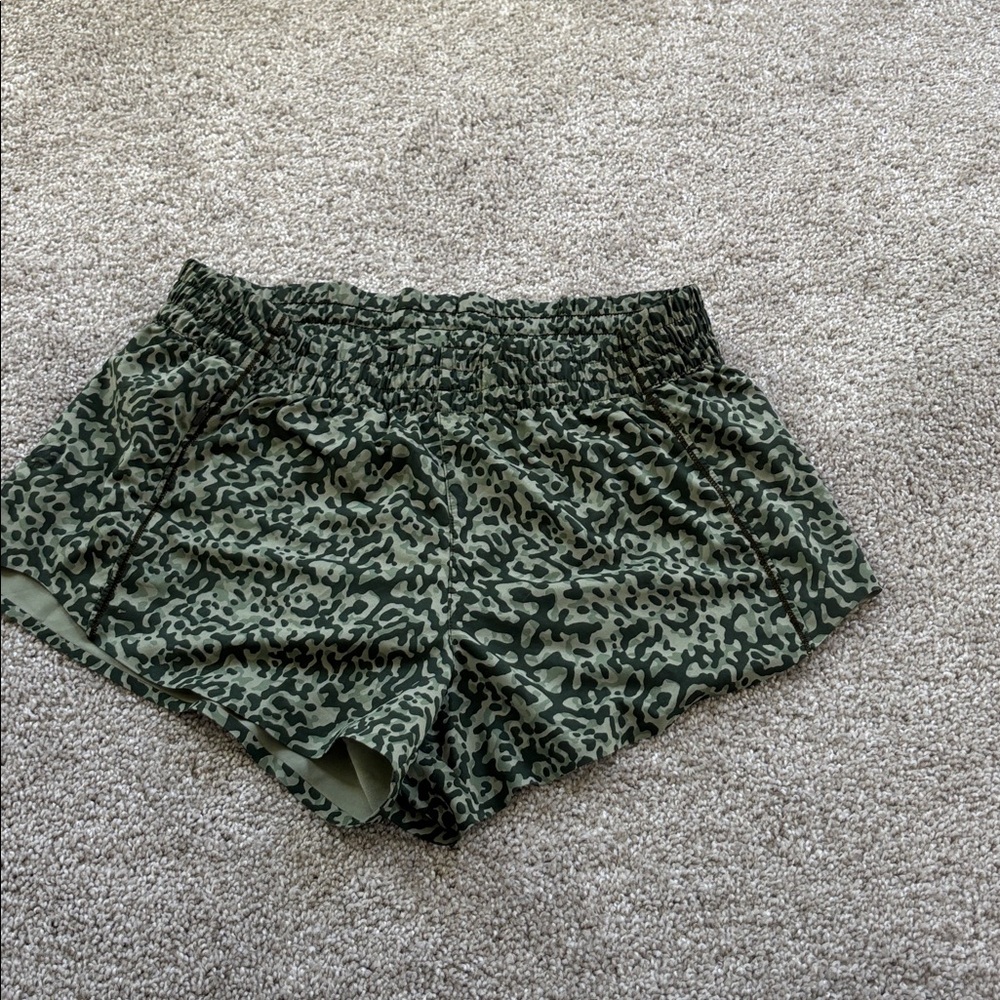 Athleta Hustle Shorts Stretch Army Green Activewear Camo Geo Print Size S